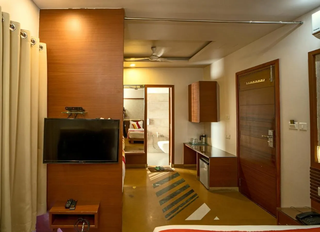 ***  Uddhav Vilas A Family Hotel Udaipur India