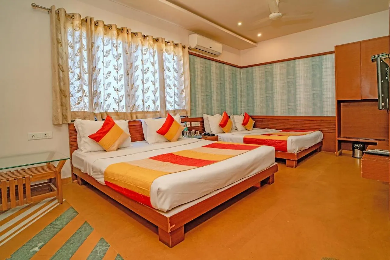 ***  Uddhav Vilas A Family Hotel Udaipur India