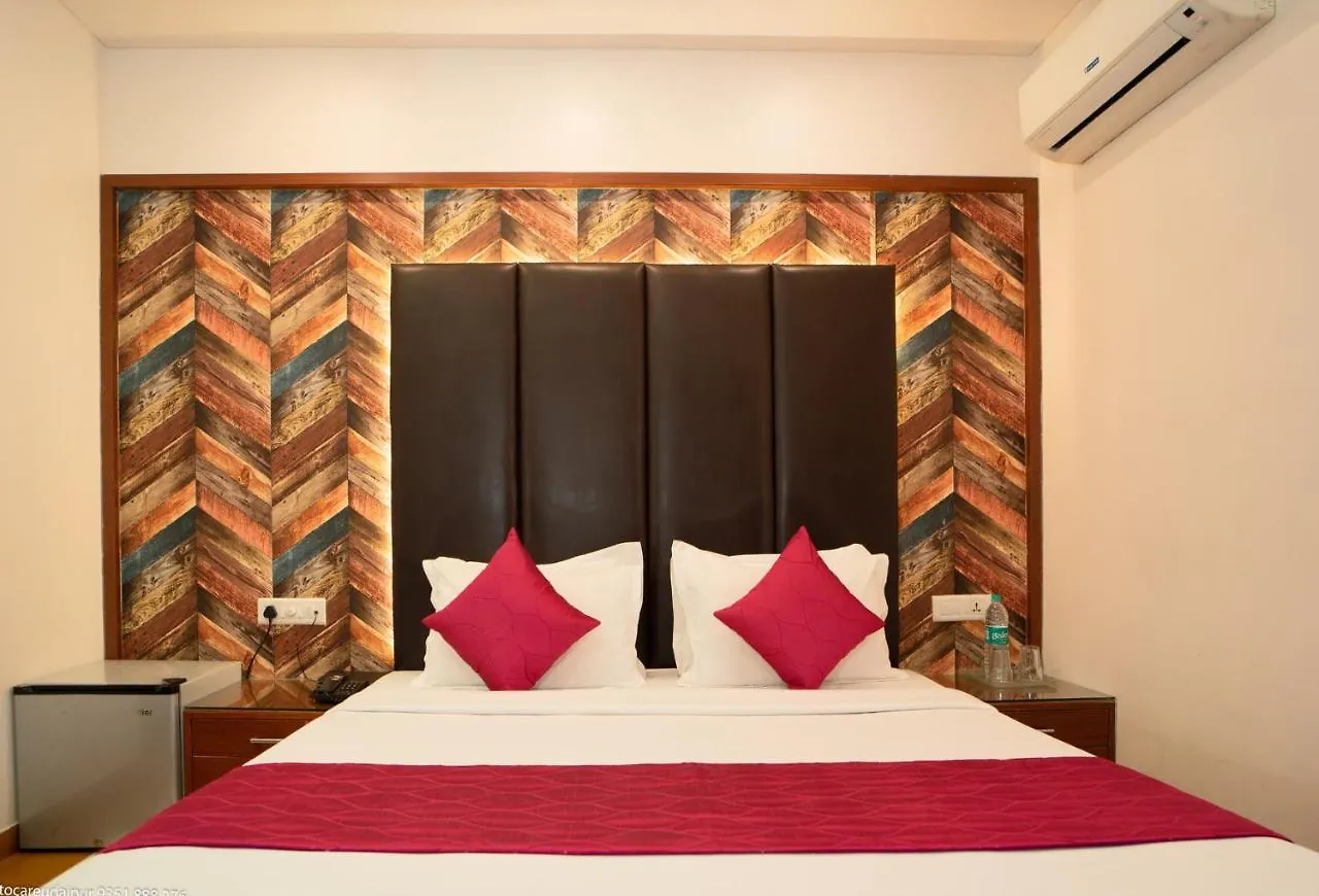 ***  Uddhav Vilas A Family Hotel Udaipur India
