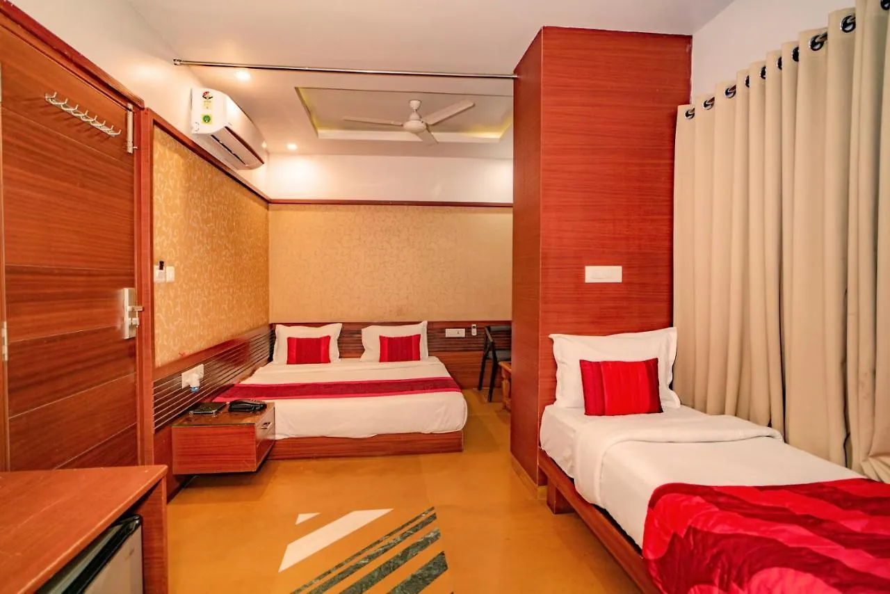 ***  Uddhav Vilas A Family Hotel Udaipur India
